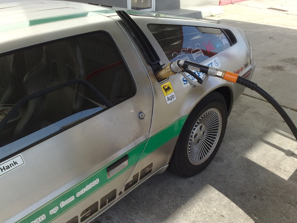 Auto wird betankt